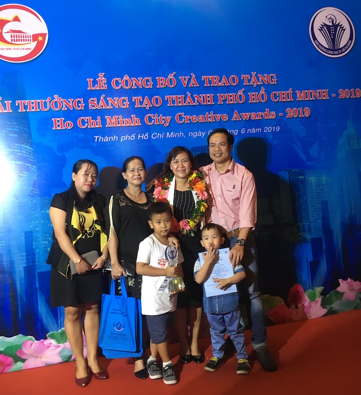 Người[-]phụ[-]nữ[-]say[-]mê[-]nghiên[-]cứu[-]khoa[-]học[-]ngành[-]Tài[-]nguyên[-]và[-]Môi[-]trường
